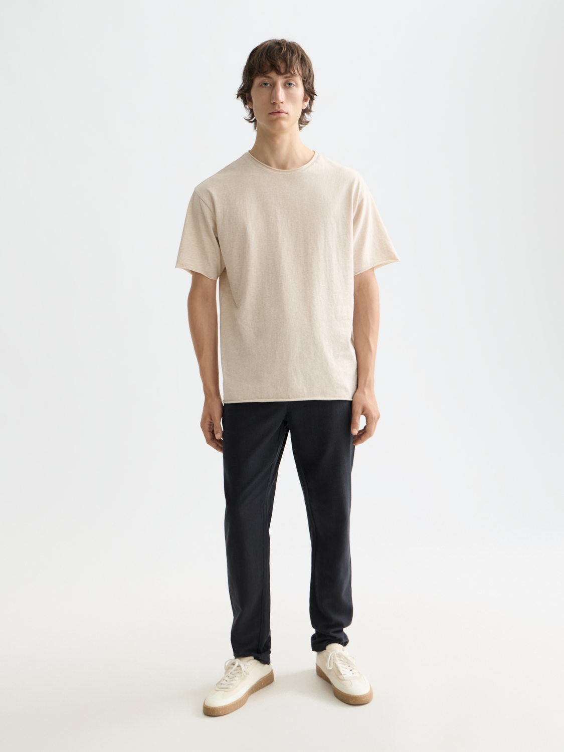 Embrace laid-back comfort with our Warren twill jogger pants. These joggers combine a relaxed aesthetic with breathable fabric - ideal for both leisure and spontaneous thrills.
Men's pants
Straight-fit
Zipper and button closure
Back pocket
Side pockets
67% Cotton, 33% Linen