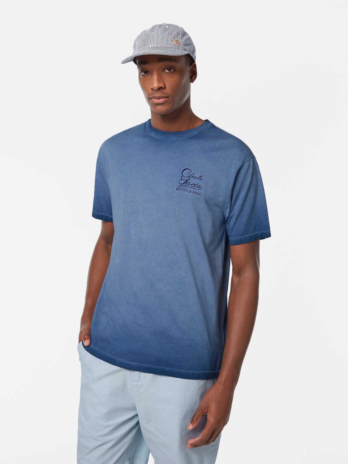 The Relaxed-Fit Inside Out Cold Dye T-Shirt is all about cool comfort with a twist. It's your everyday essential with an edgy vibe.

100% Cotton